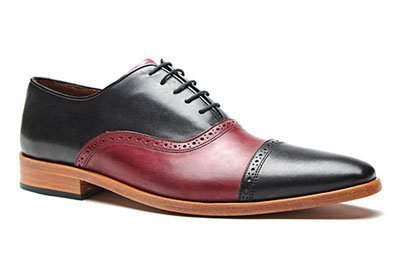 Zapatos de horma en punta confeccionado en dos cueros en contraste de OGGI